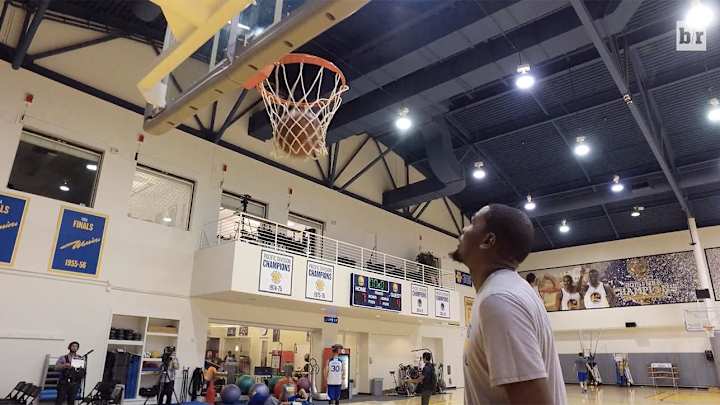 Kevin Durant and Steph Curry played a pretty great game of PIG Kevin Durant and Steph Curry played a pretty great game of PIG