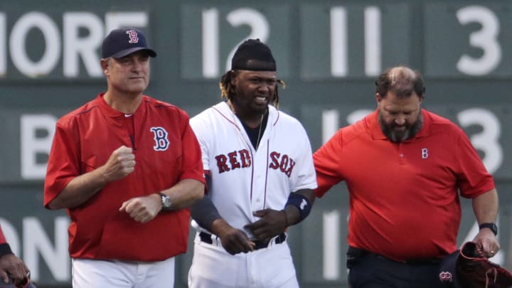Red Sox LF Ramirez leaves game after running into side wall