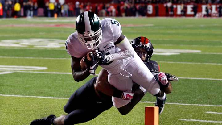 No. 4 Michigan State edges Rutgers on Scott's late TD