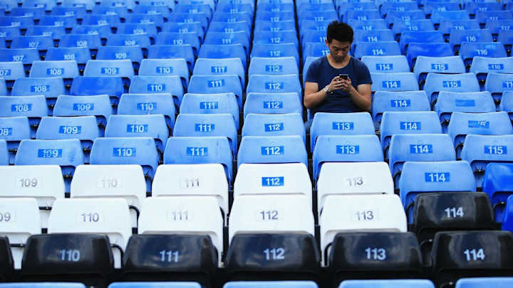 Ukrainian soccer player answers his phone mid-match Ukrainian soccer player answers his phone mid-match