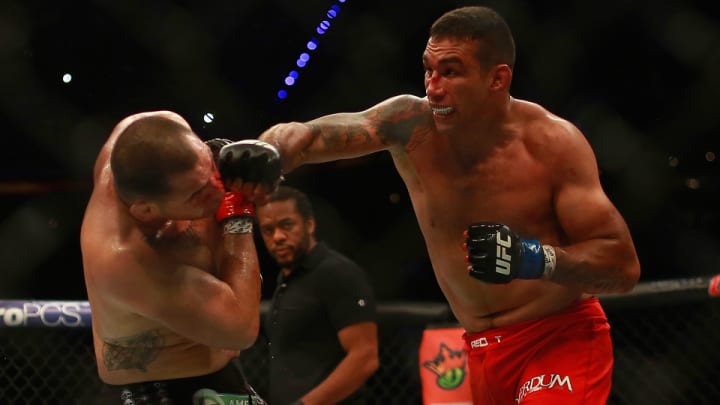 Werdum stuns Velasquez at UFC 188 for heavyweight championship