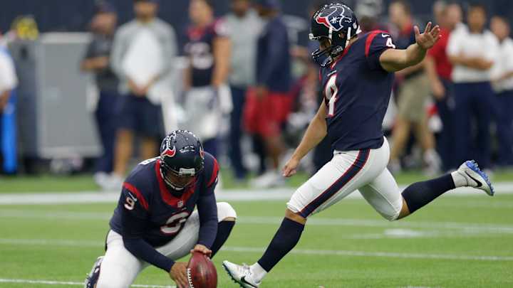 Jets sign kicker Bullock, place Folk on IR