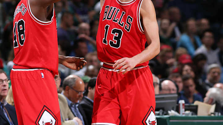 Dunleavy scores 20, Bulls clobber Bucks 120-66 to advance