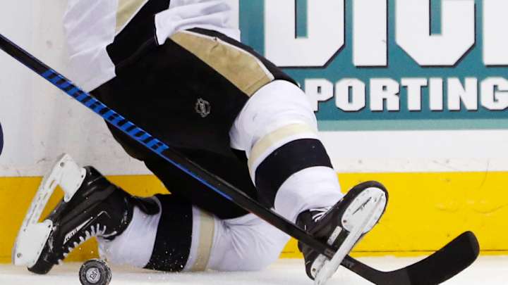 Bennett scores 2 goals, Pens rally past Avs 4-2 Bennett scores 2 goals, Pens rally past Avs 4-2