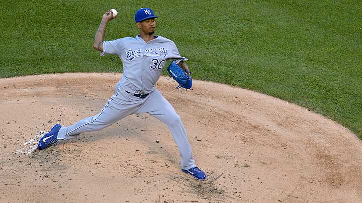 Royals SP Yordano Ventura leaves game with numb fingers