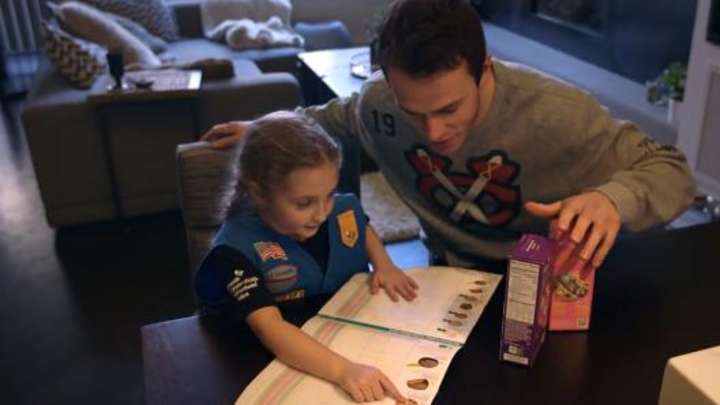 Jonathan Toews bought some Girl Scout cookies from a little girl Jonathan Toews bought some Girl Scout cookies from a little girl