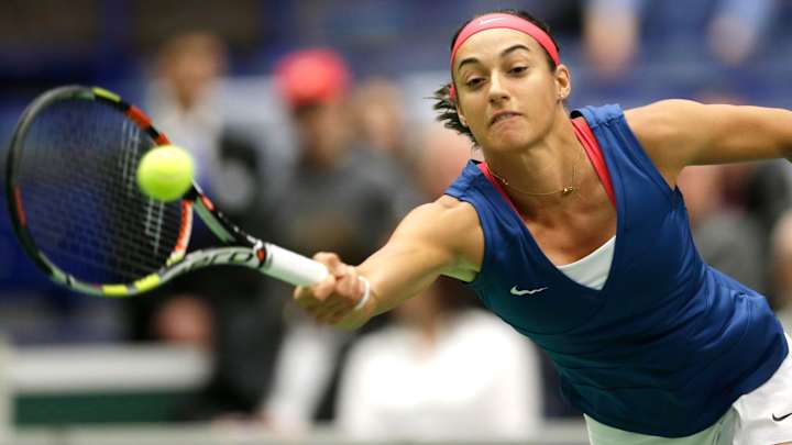 Czech Republic leads France 1-0 in Fed Cup semis
