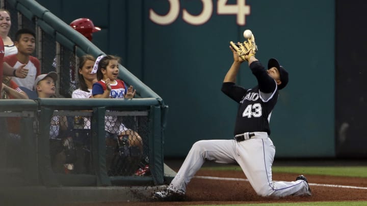 Bettis loses No-No in 8th, but Rockies beat Phillies 4-1