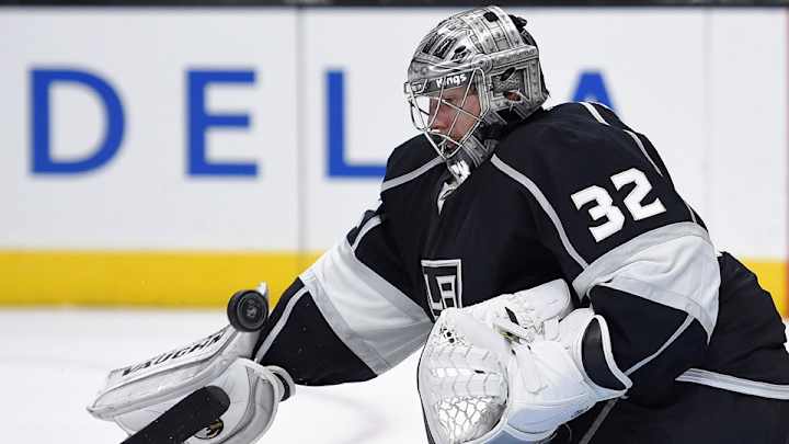 Jonathan Quick made an incredible save in the shootout vs. the Jets