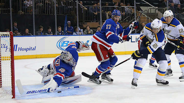 Watch: Rangers’ Henrik Lundqvist makes impressive stick save vs. Blues
