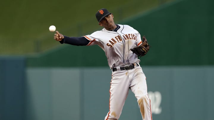 Giants re-sign injured Marco Scutaro to end career with club