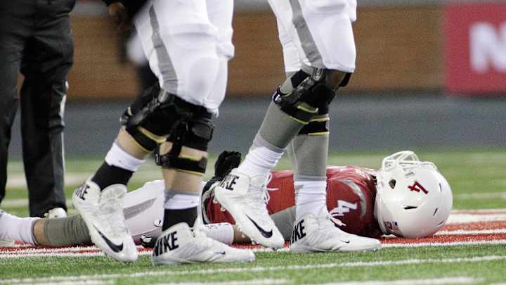 Injuries to star players piling up in Pac-12