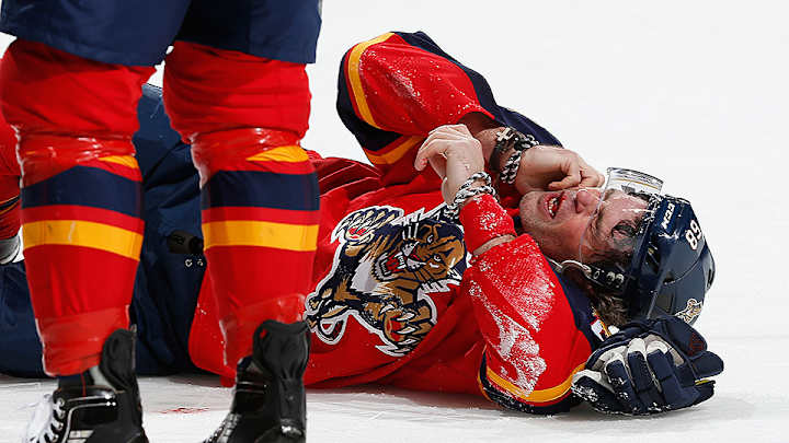 Panthers winger Jaromir Jagr loses front teeth, asks Santa for new ones