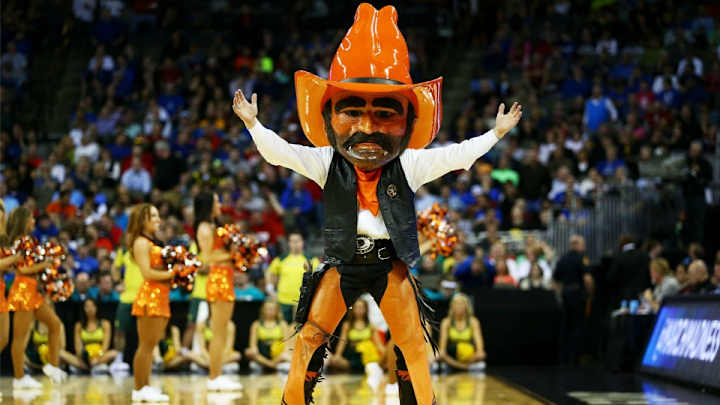 Watch: Oklahoma State manager nails half-court shot with towel Watch: Oklahoma State manager nails half-court shot with towel