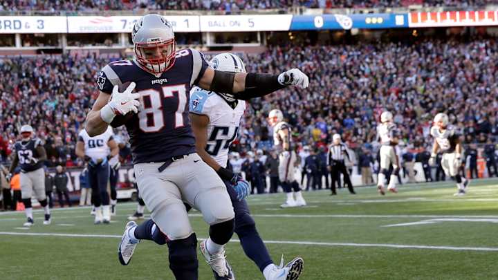 Jets' big task against Patriots: how to stop Gronkowski Jets' big task against Patriots: how to stop Gronkowski