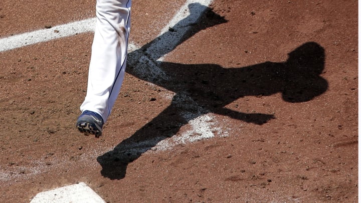 Perez hits tiebreaking HR in 8th, Royals beat Rangers