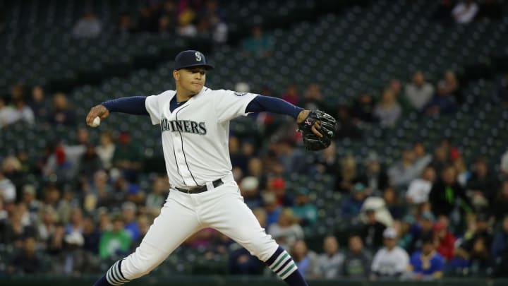 Smith and Walker lead Mariners to 10-1 win over Angels