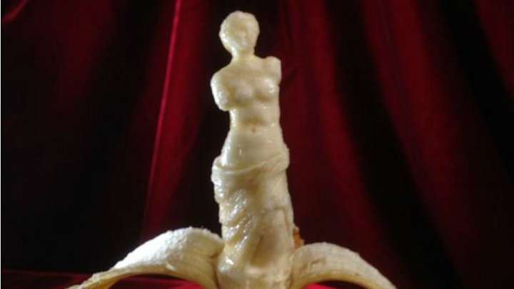 Japanese artist turns bananas into sculptures