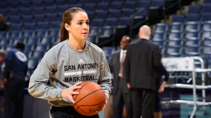 Spurs assistant Becky Hammon defends Chris Paul over ref comment