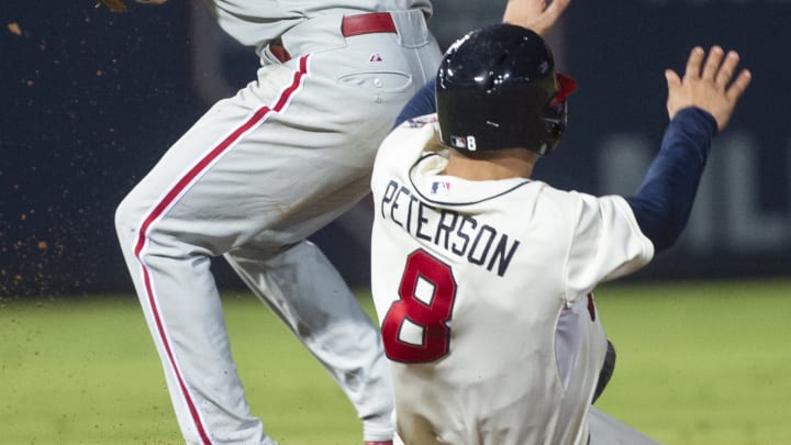 Freeman's 2-run double pushes Braves past Phillies 2-1