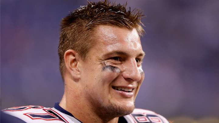 Rob Gronkowski tried to freestyle rap at a bar and it was not good Rob Gronkowski tried to freestyle rap at a bar and it was not good
