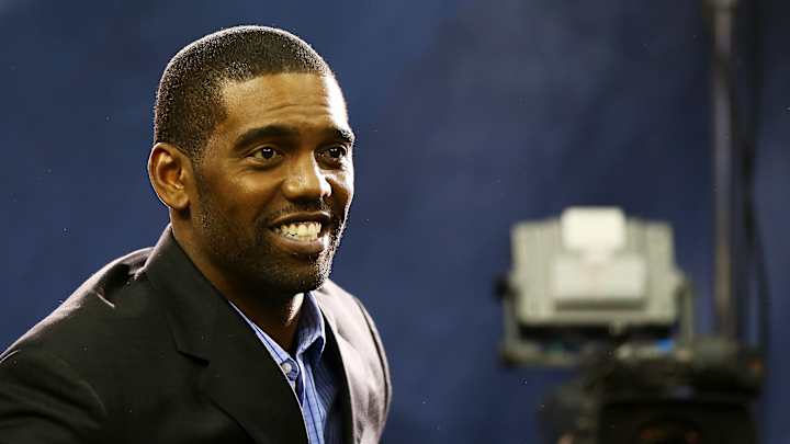 Randy Moss keeps promise, attends graduation of leukemia survivor