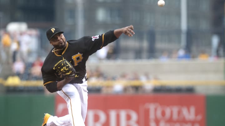 Polanco helps with tarp, then triples as Pirates top Padres