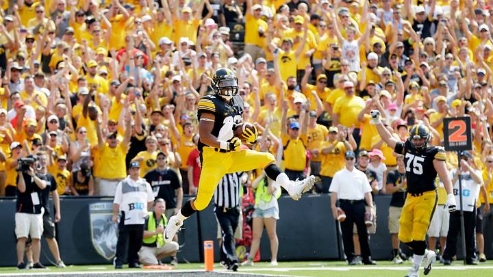 Iowa pounds Illinois State 31-14 Iowa pounds Illinois State 31-14