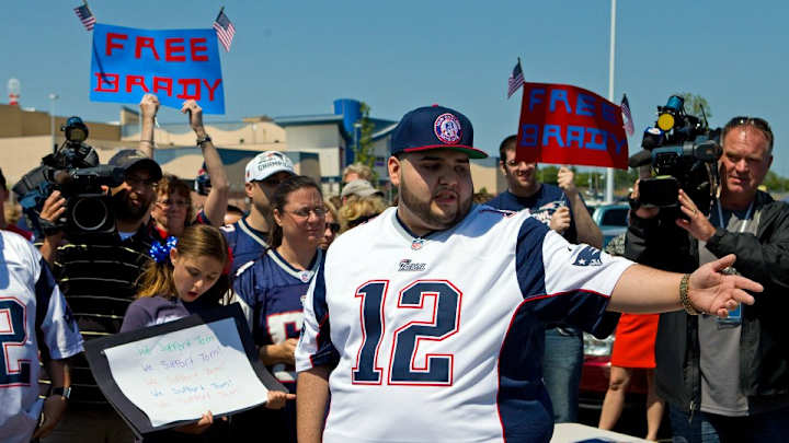 Patriots fans hold 'Free Tom Brady' rally near Gillette Stadium