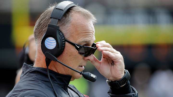 No. 10 Georgia shakes off slow start, beats Vanderbilt 31-14