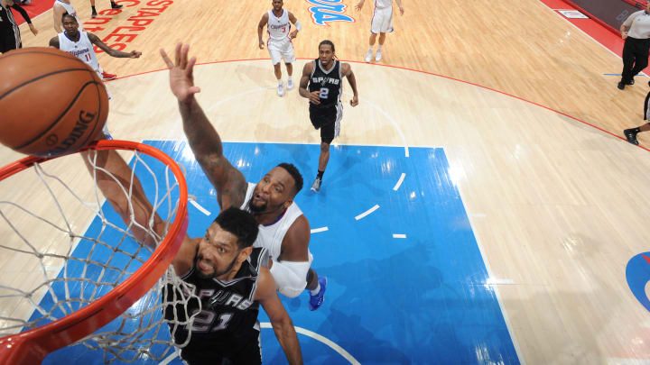 Spurs edge Clippers 111-107 in pivotal Game 5 on late call