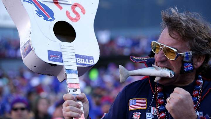 Mustard Minute: Bills tailgater lands perfect moonsault onto fellow fan