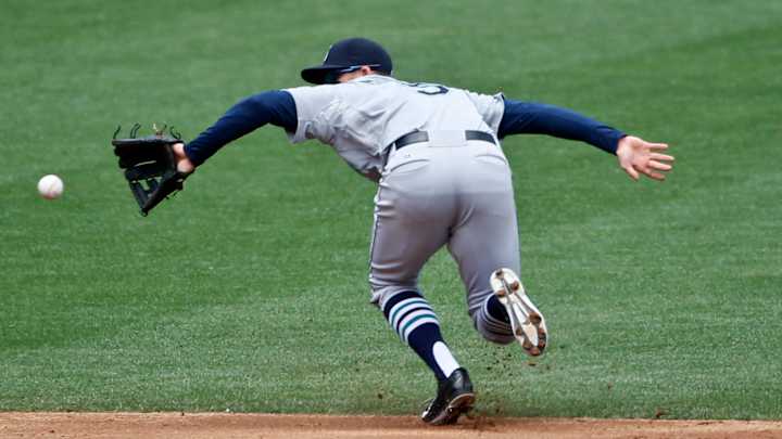 Walker throws 1-hit ball for 6 innings, Mariners top Padres