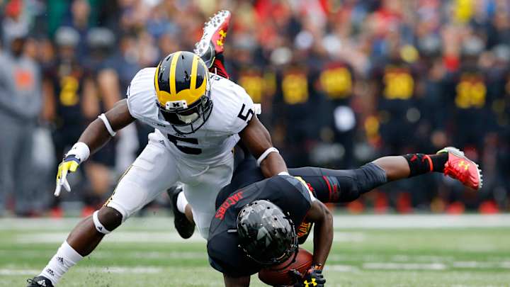 Northwestern-Michigan will pit nation's top scoring defenses