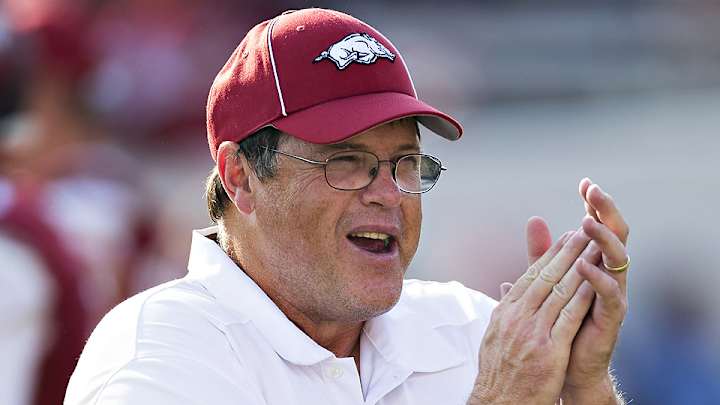 Pittsburgh hires Arkansas offensive coordinator Jim Chaney