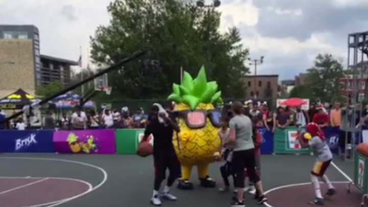 D.C. City Slam featured awesome dunks and a dancing pineapple