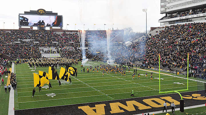 Iowa running back C.J. Hilliard set to transfer