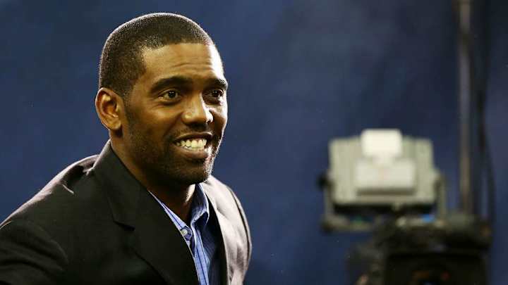 Watch Randy Moss and Petite Randy Moss argue about cable providers Watch Randy Moss and Petite Randy Moss argue about cable providers