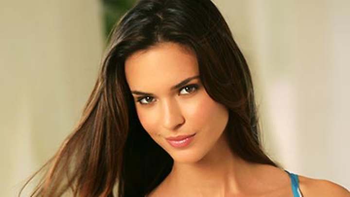 Wednesday's P.M. Hot Clicks: Odette Annable; Cubs, Jays on the Ropes