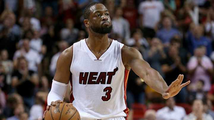 WWE's Kane offers to choke slam Dwyane Wade if he leaves Heat
