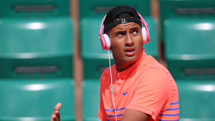 Murray extends clay streak to reach French Open 4th round