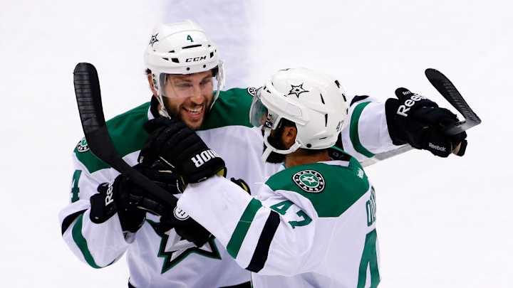 Niemi, Stars roll to fifth straight win, beat Penguins 4-1 Niemi, Stars roll to fifth straight win, beat Penguins 4-1