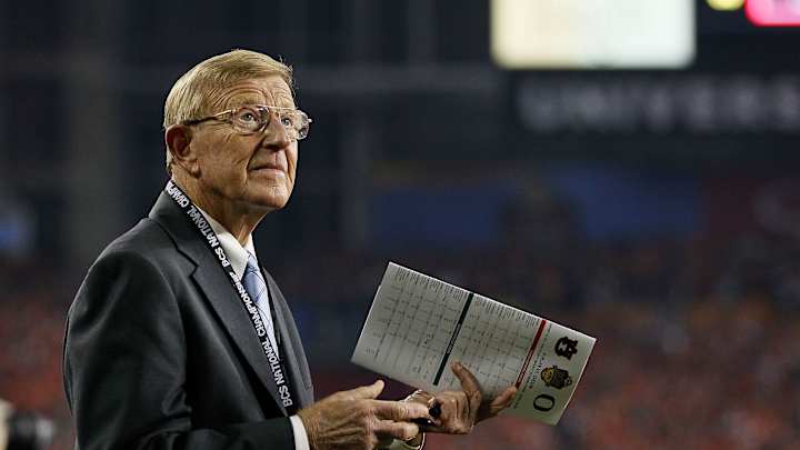 Fire causes extensive damage to Lou Holtz's Orlando home