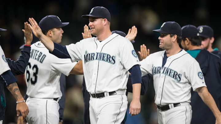 Nuno stops winless skid, Mariners blank Rangers 6-0