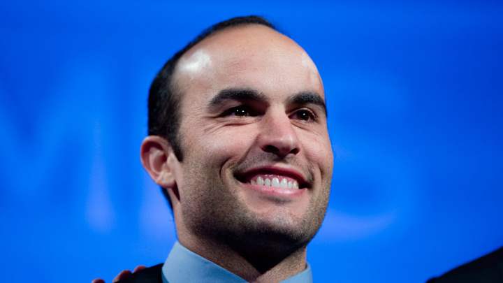 Landon Donovan leads 'I believe that we will win' chant before WWC final Landon Donovan leads 'I believe that we will win' chant before WWC final