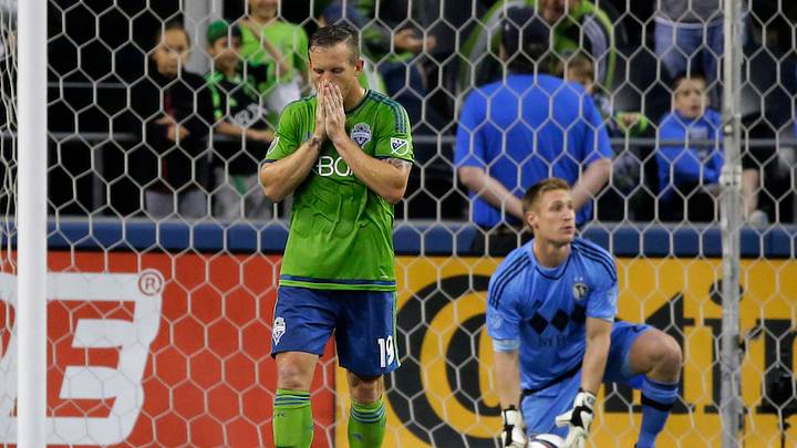 Chad Barrett scores goal in first minute, injures himself celebrating