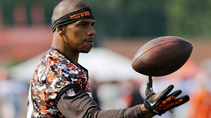 Former Cleveland Browns WR Terrelle Pryor works out for Patriots