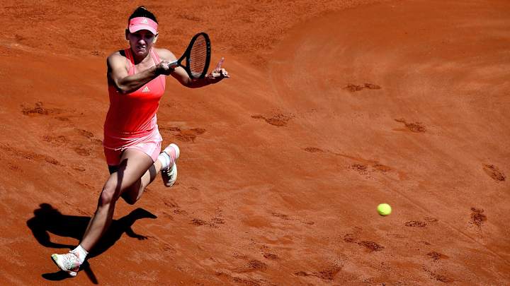 Suarez Navarro beats Halep to reach Italian Open final