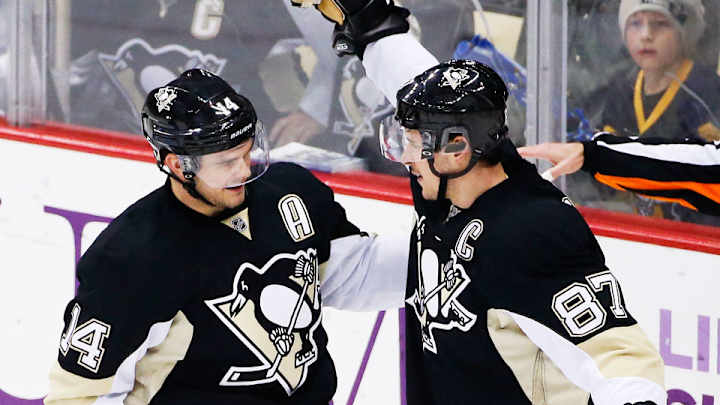 Watch: Sidney Crosby, Dion Phaneuf get into tussle near goal