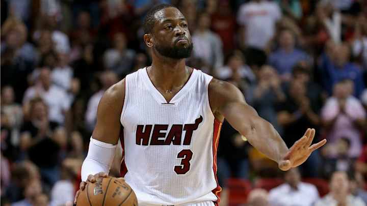 Dwyane Wade celebrates Media Day with '90's lip syncing